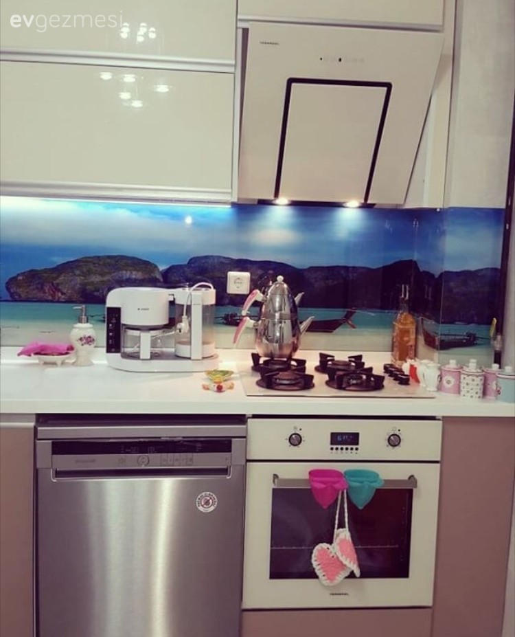 Hazel hanımın odağında mor renk ile şık ve zevkli evi..