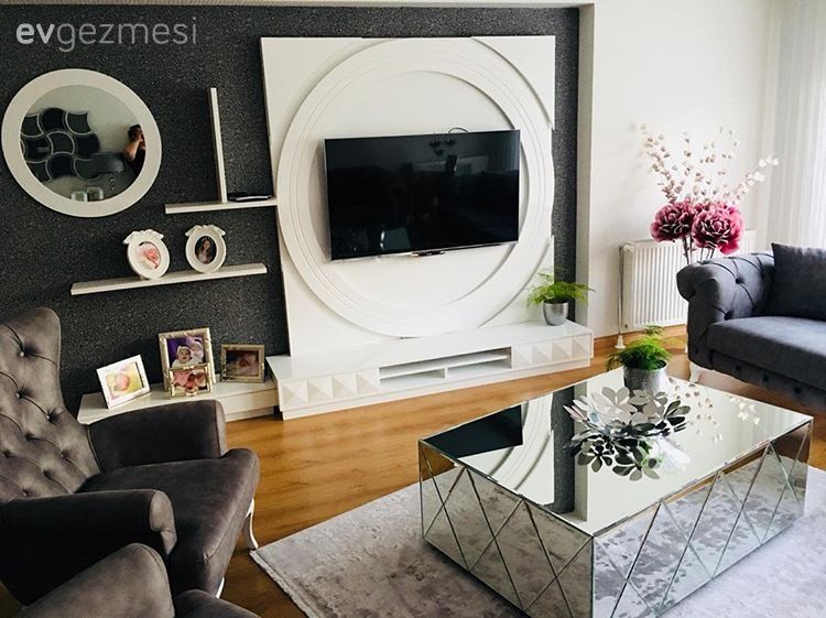 Işıltıların şıklık kattığı, tablo gibi seyretmelik değil, keyifle yaşamalık bir ev. Pelin hanımın dekoru..