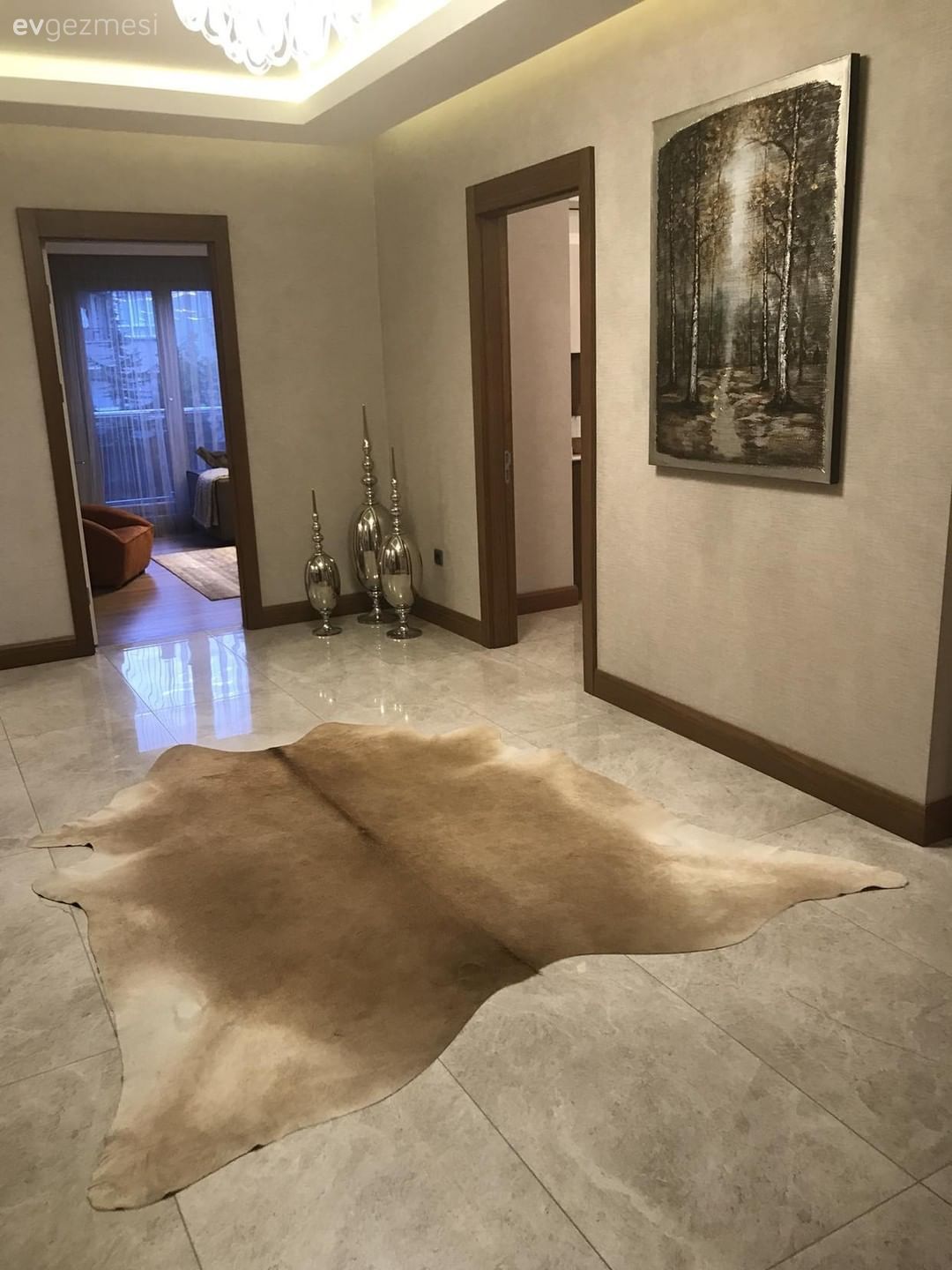 Stil Sahibi Mobilyaların Uyumlu Aksesuarlarla Tamamlandığı Bir Şahane Örnek Daire