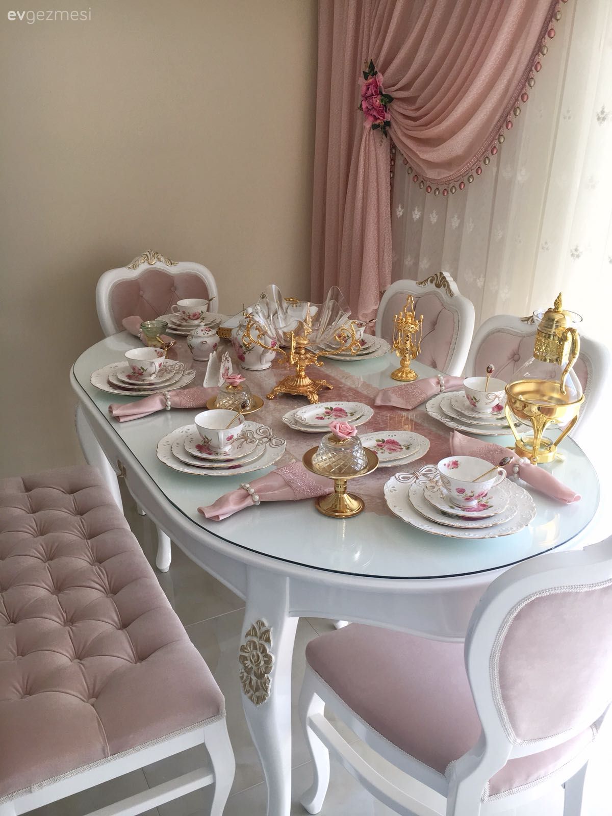 Sunum, Mutfak masası, Mutfak, Altın, Pembe, Pastel renkler, Fon perde, Mutfak perdesi, Beyaz mutfak