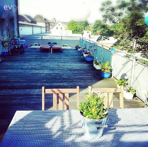 Gökçe Hanım'ın mavi ağırlıklı şık terası