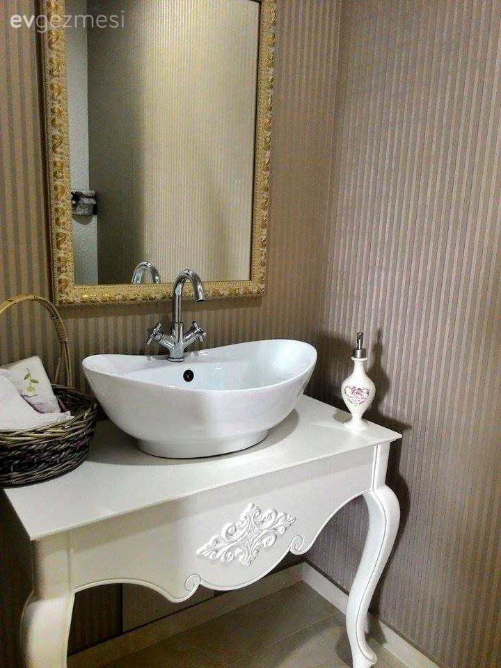 İpek hanımın sade ve naturel bir havası olan, nostaljik evi..