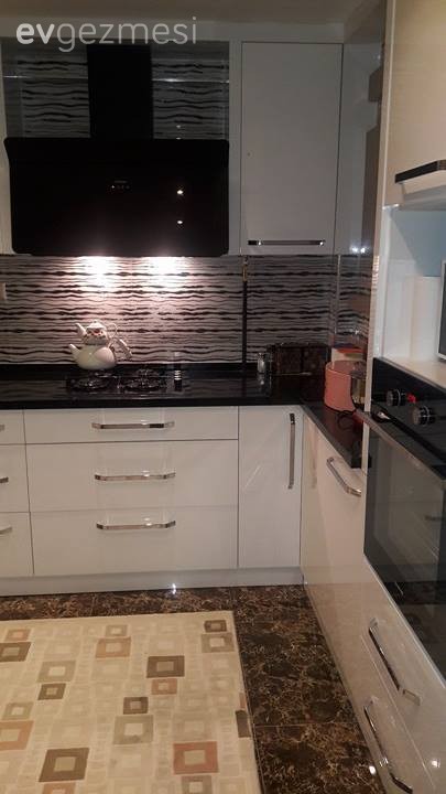 Özlem hanımın toprak renklerde, sıcak ve şık evi..