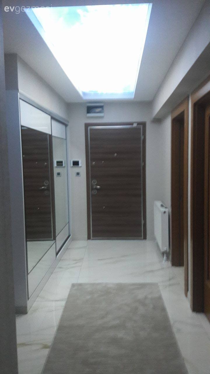 Antre, Gergi tavan, Hol, Vestiyer