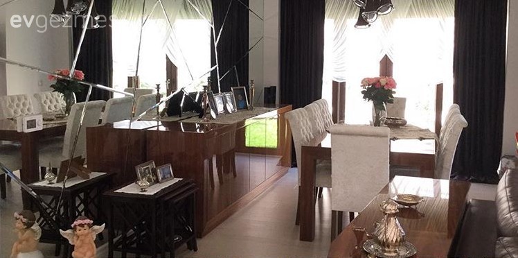 Farklı stil ve renklerin bir araya geldiği özenli ve zarif bir ev..