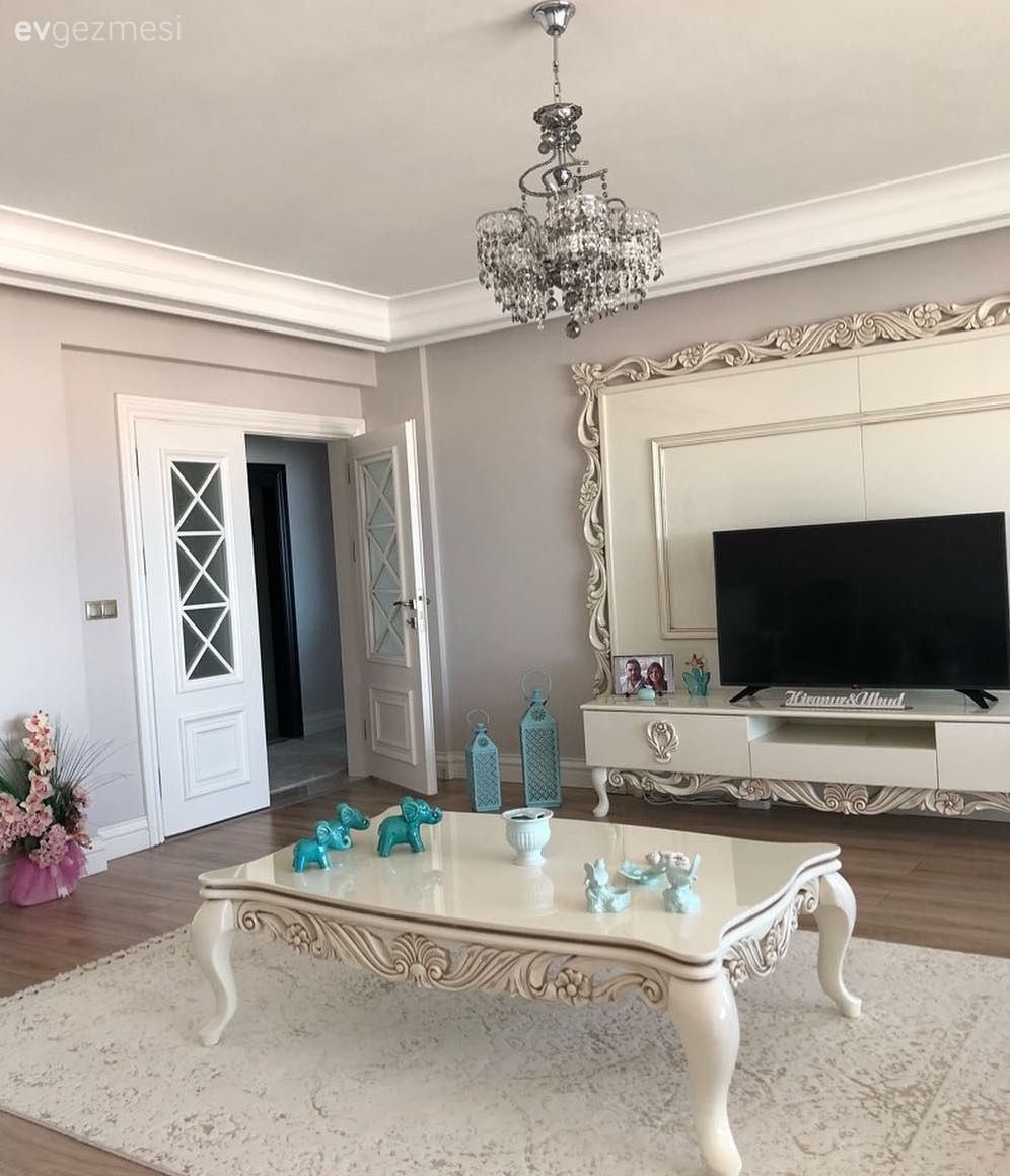 Salon, Orta sehpa, Avize, Tv ünitesi, Halı, Beyaz halı, Klasik, Salon avizesi