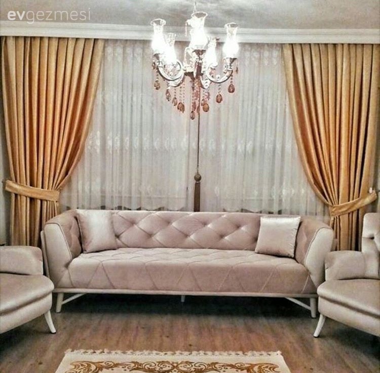 Altın detaylı, konforlu ve şık bir ev..