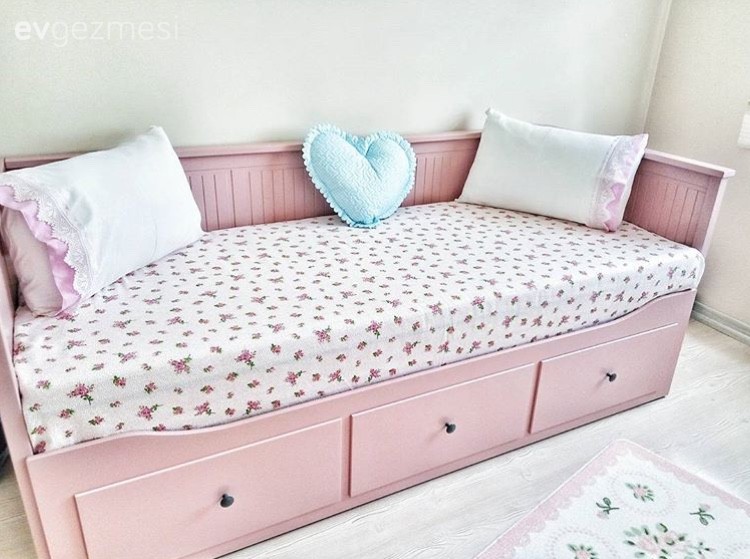 Pastellerin hakimiyetinde masalsı bir ev..