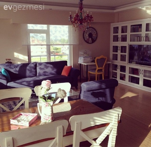 Ev gezmesi: Tülin hanımın içimizi ısıtan, konforlu evi..