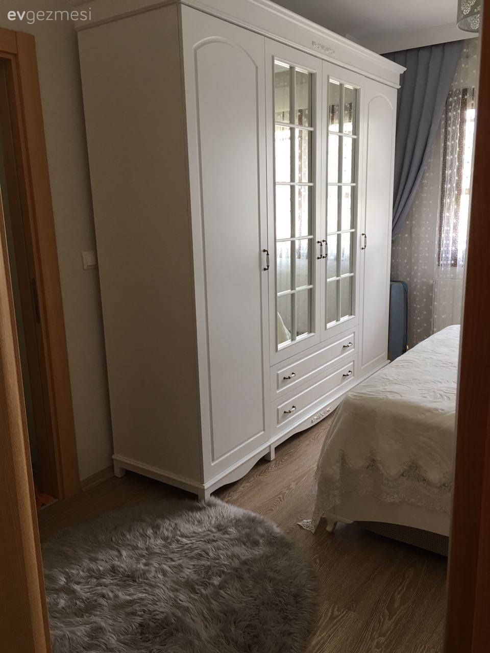 Country, Yatak Odası