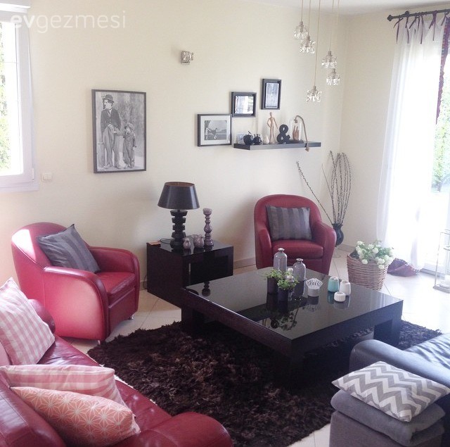 Yeşil ve çiçeklerin odakta olduğu zarif ve huzurlu bir ev