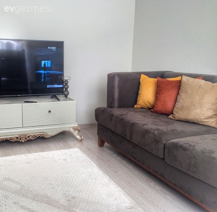 Kahverengi, Oturma Odası