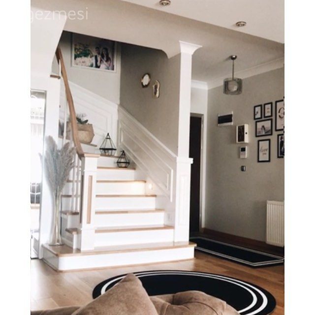 Antre, Halı, Yuvarlak halı, Merdiven, Siyah- Beyaz