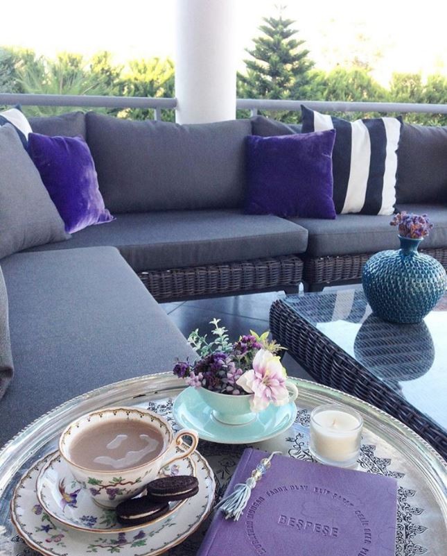 Bahçe, Mor, Siyah- Beyaz, Sunum