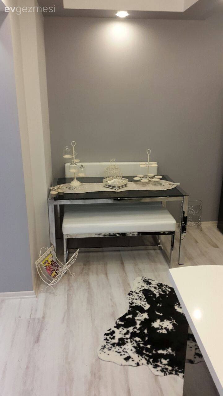 Mutfak, Mutfak masası, Siyah- Beyaz