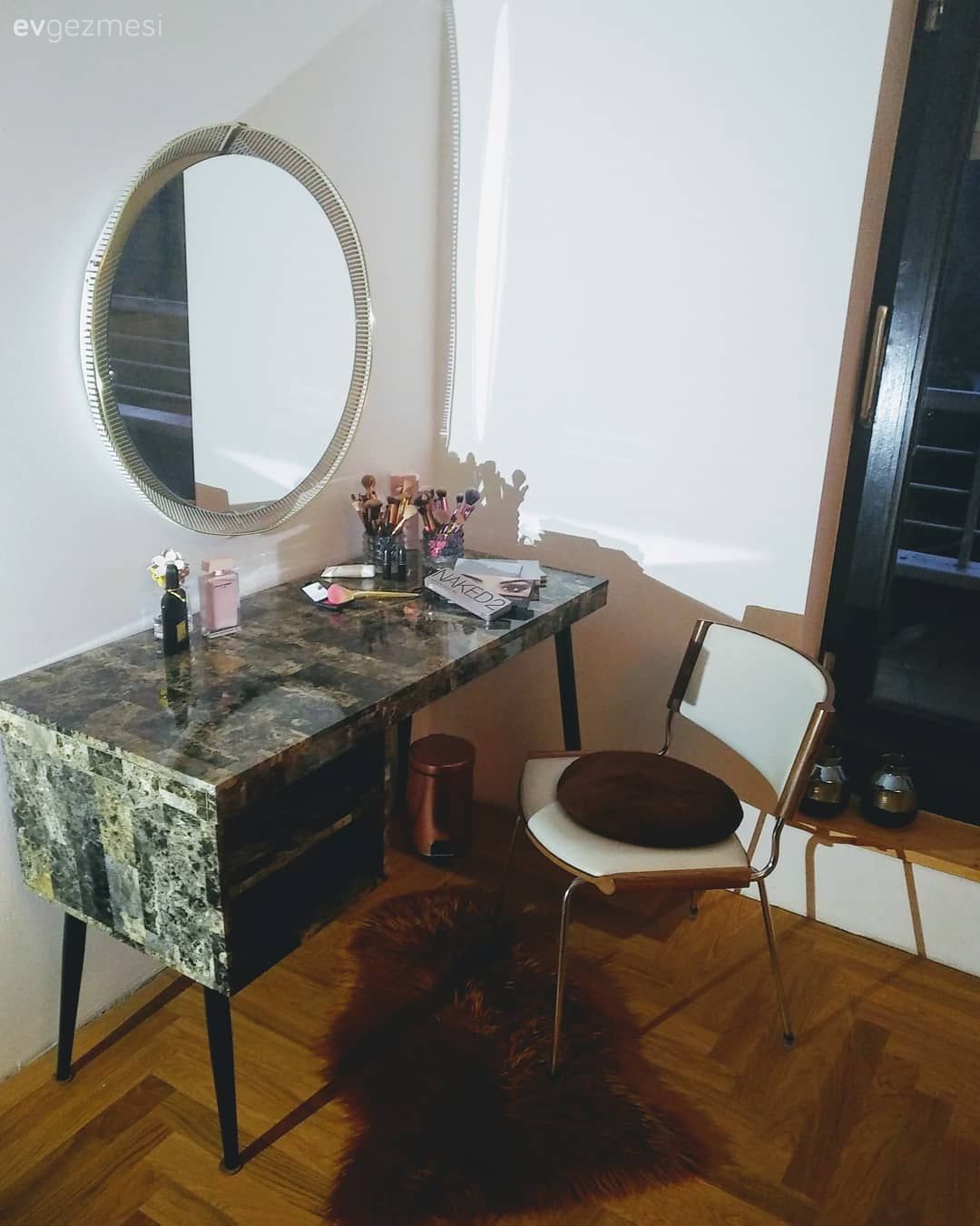 Komple Yenilenen Bu Evde 1960'lar Bugün ile Buluşuyor