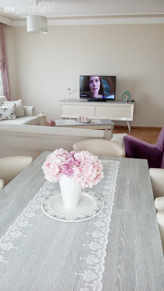Çiçekler, Dekoratif Objeler, Tv ünitesi, Yemek Odası