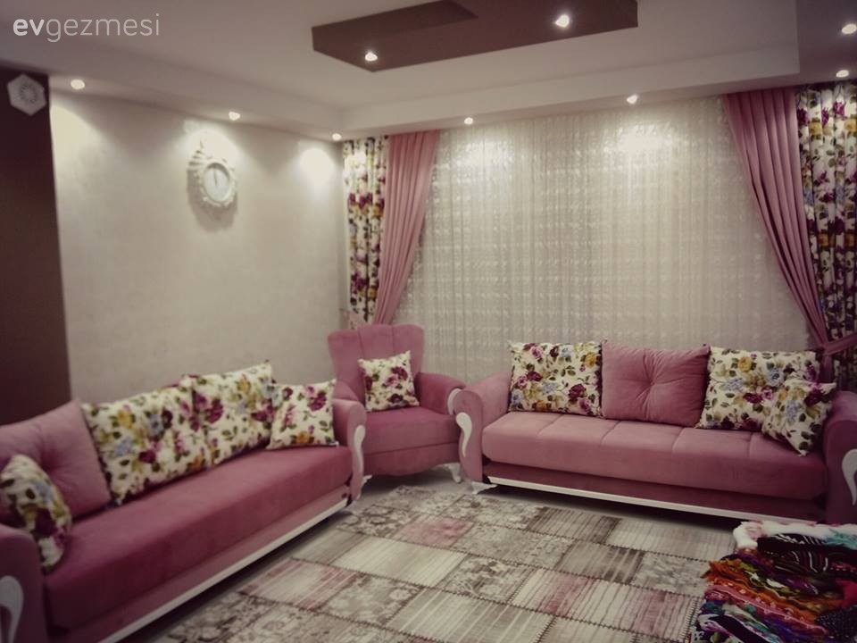 Oturma Odası, Pembe, Perde