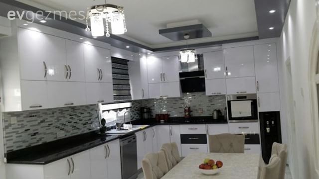 Tadilat sonrası kullanışlı ve şık. Çizem hanımın yeni mutfağı..