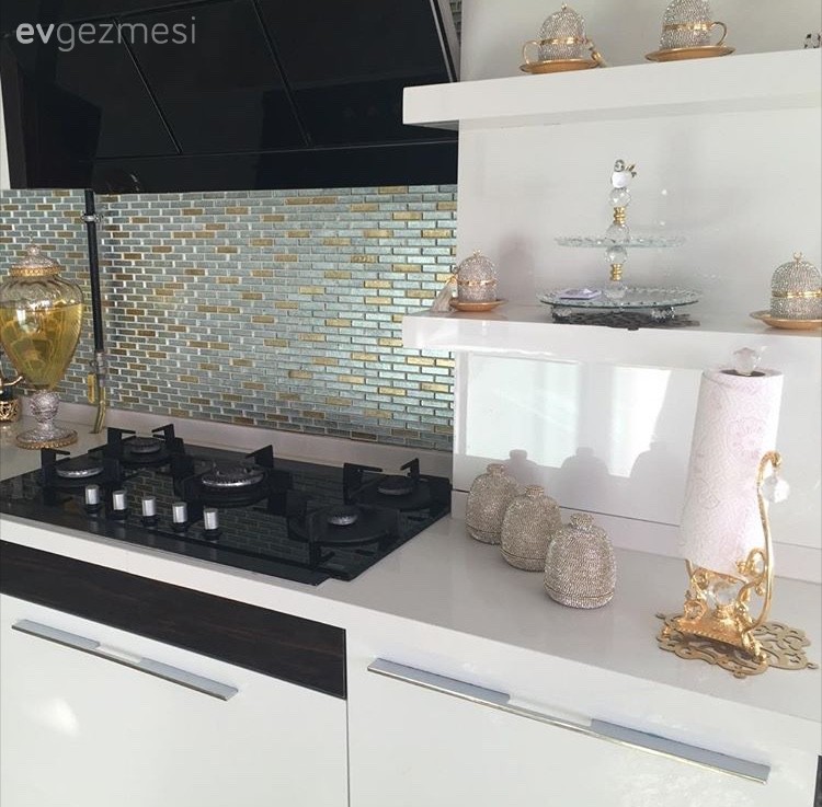 Gönül hanımın klasik ve moderni harmanladığı, göz alıcı evi..