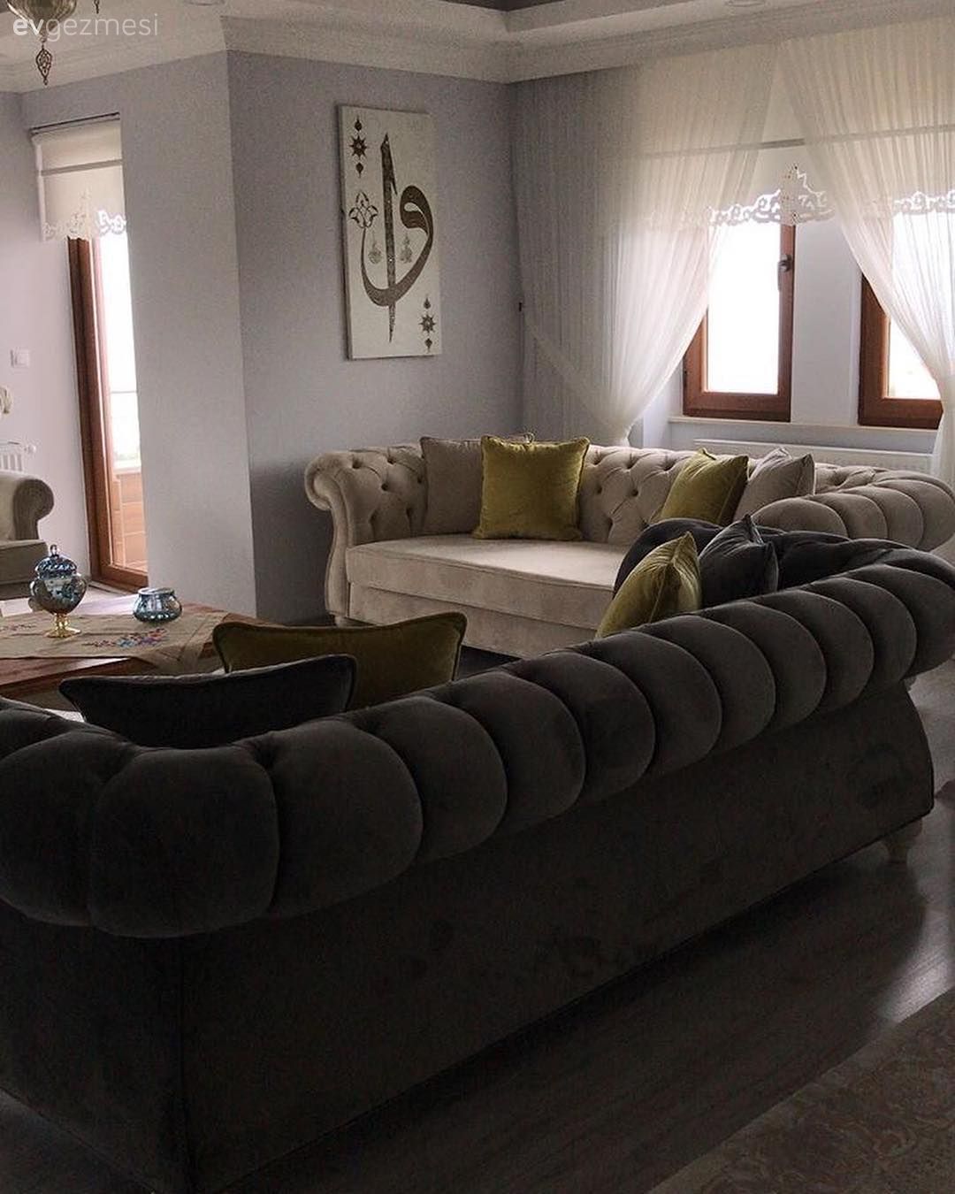 Salon, Chesterfield, Gri, Tablo, Hat sanatı, Perde, Tül perde, Krem