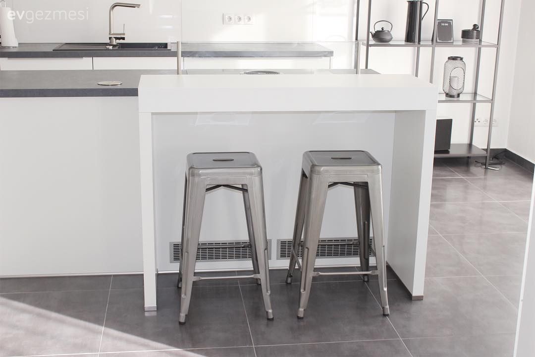 Yeşilin Sofistike Tonlarıyla Derinlik Kazanan Modern Bir Ev