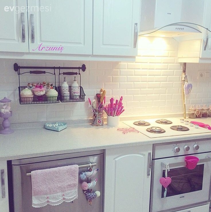 Arzu hanımın sıcak renkler ve zevkli objelerle harika dekoru..