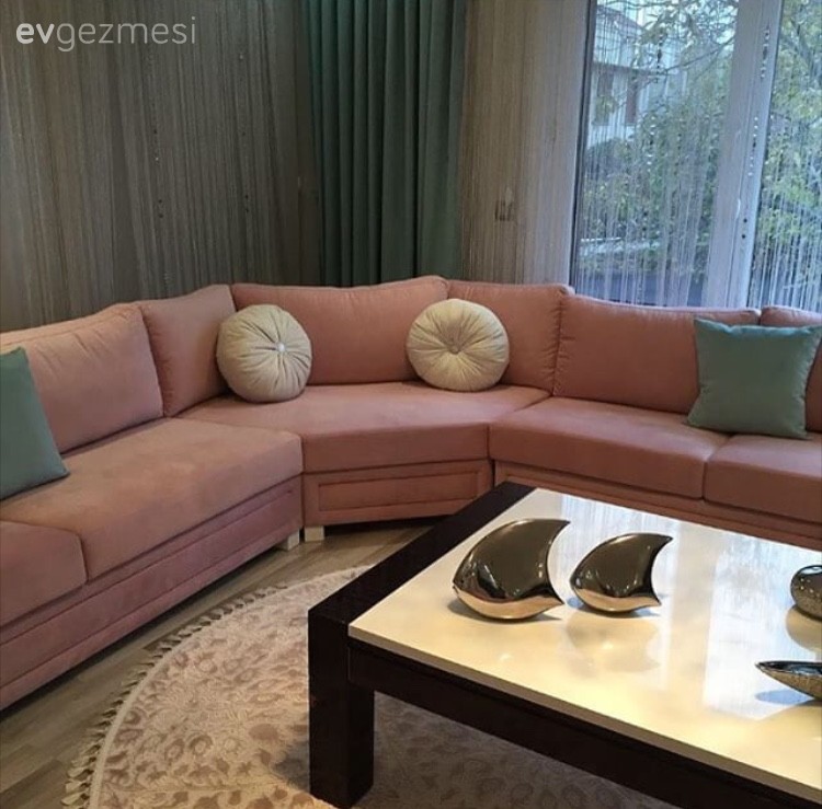 Fon perde, Halı, Köşe koltuk, Mavi, Pembe, Salon, Sehpa, Perde