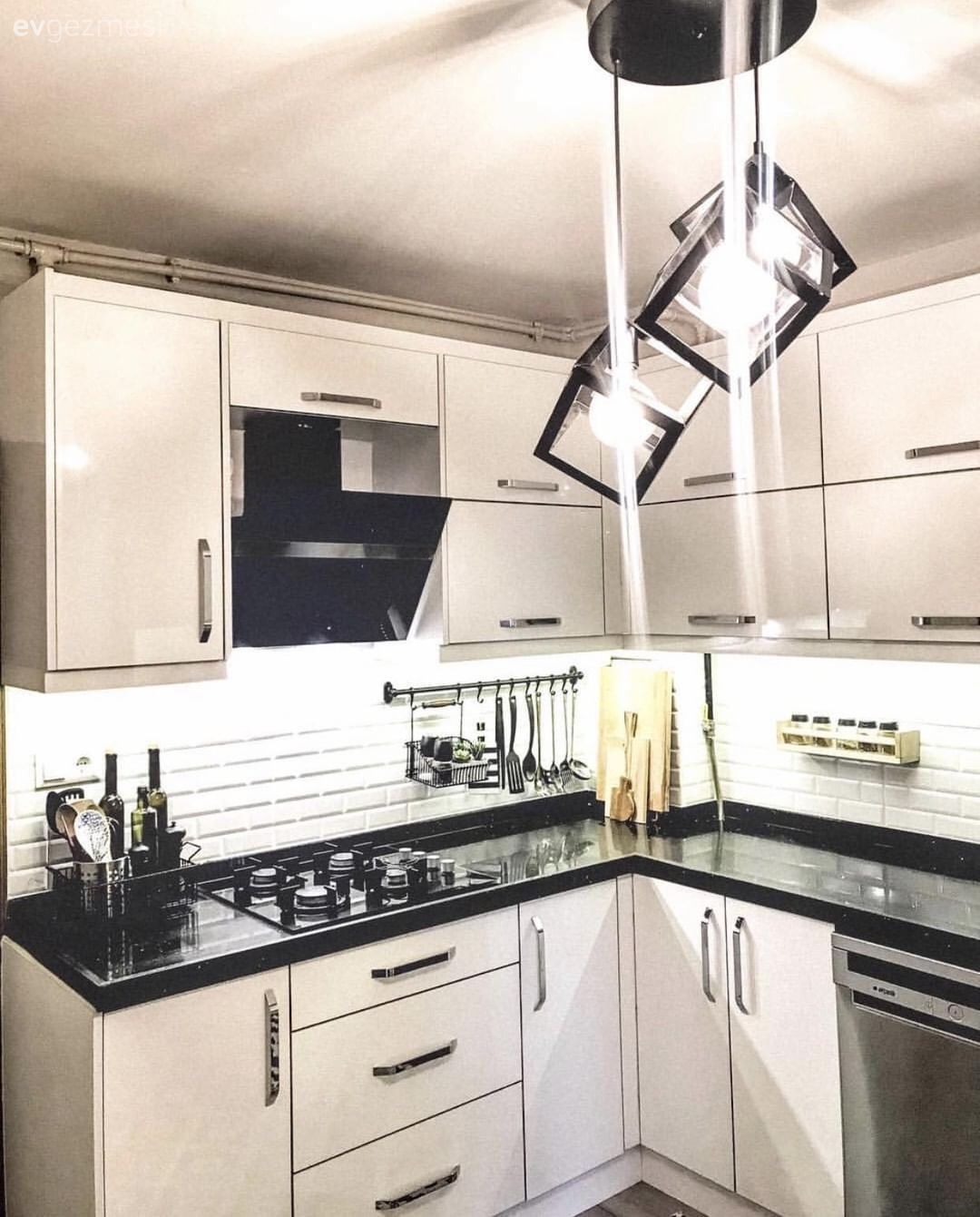 Kapsamlı Tadilat Bu Yıpranmış Evin Potansiyelini Ortaya Çıkarmış