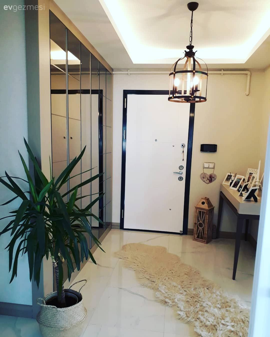 Bu evde ahşap detaylar tüm oyunu değiştiriyor. Sakinleştirici ve şık bir dekorasyon!