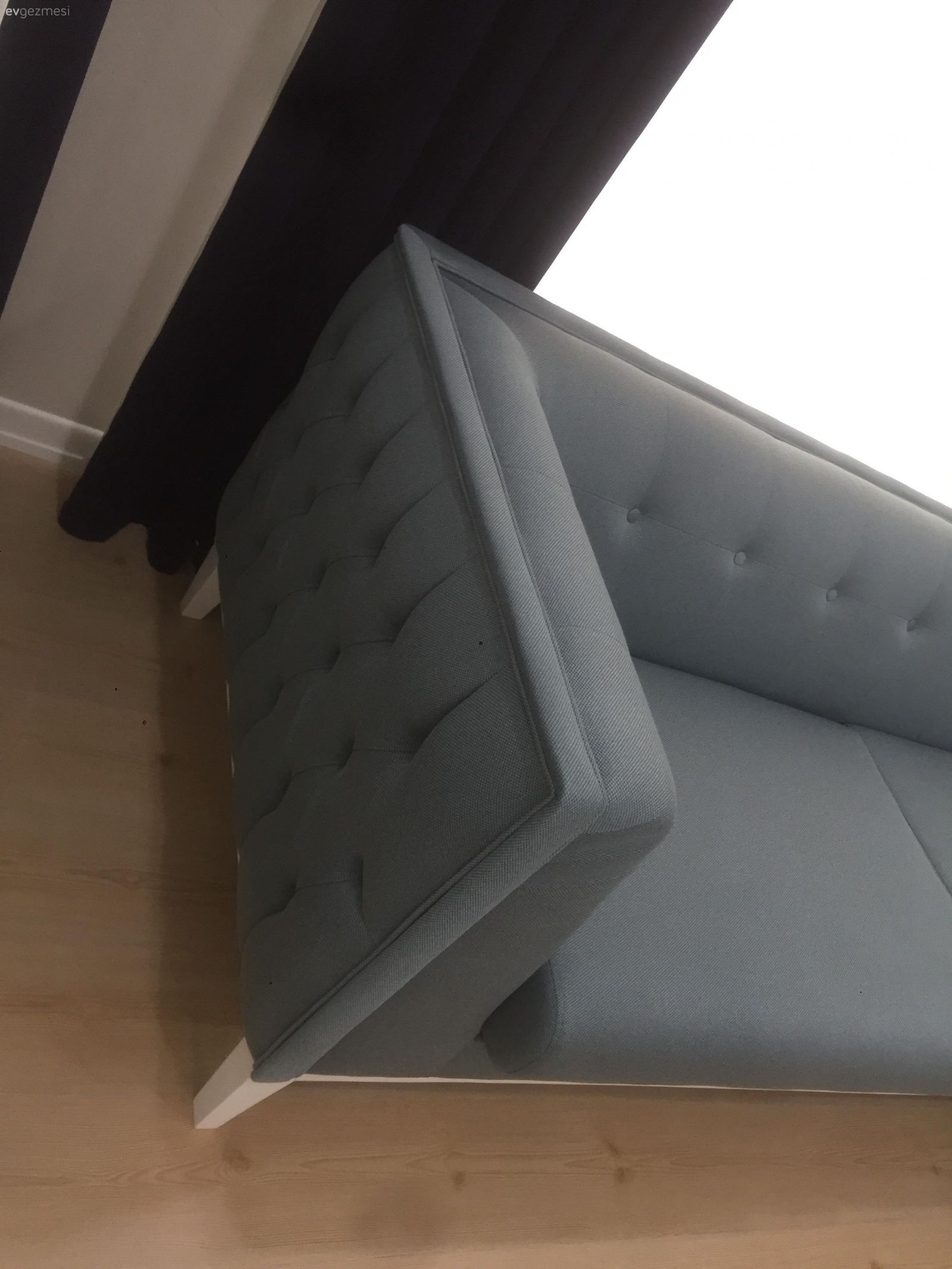 Küçük alan dekorasyon fikirleriyle sakin ve şık bir dekor. Tülin hanımın salonu..