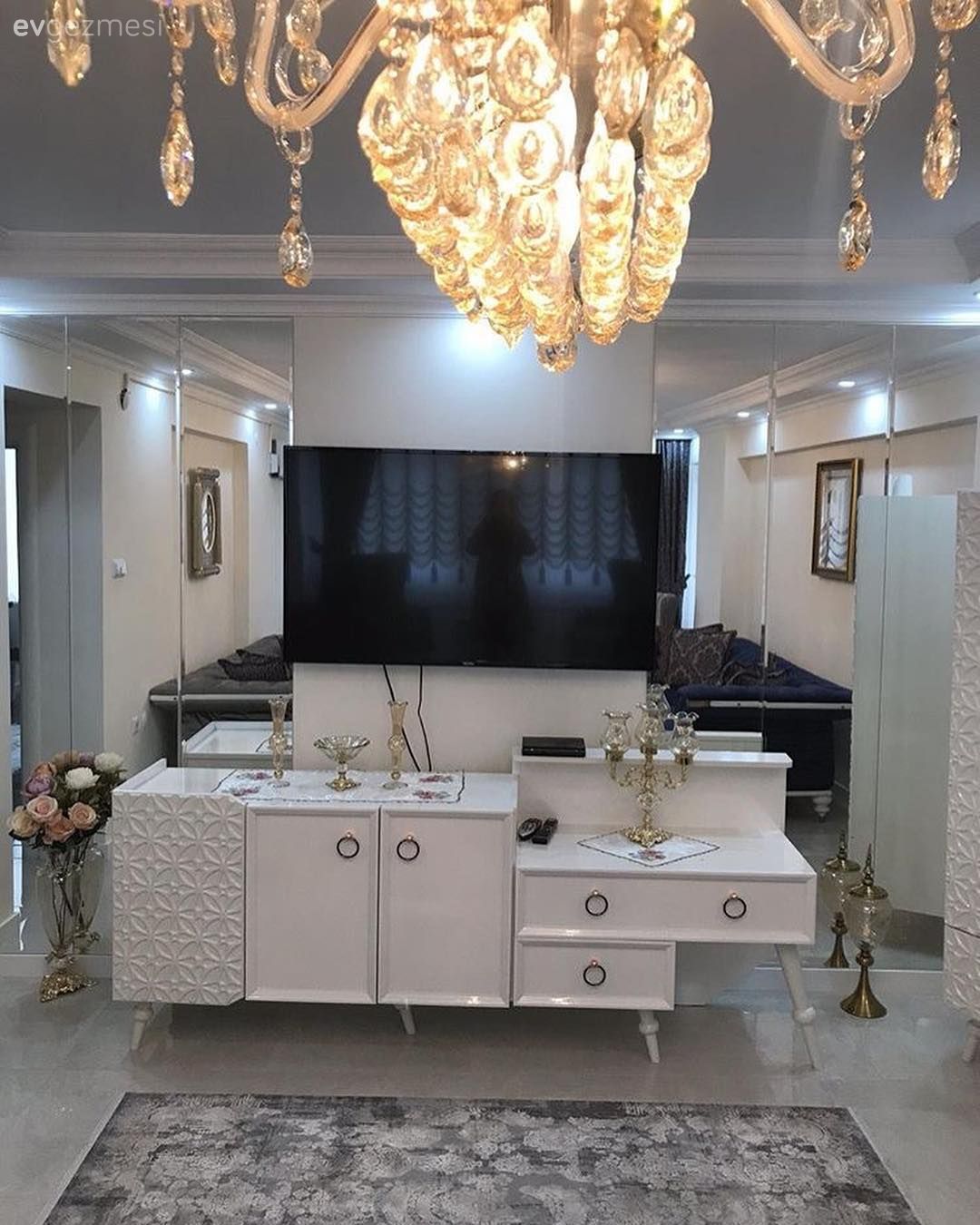 Ayna, Duvar ayna kaplama, Tv ünitesi, Avize, Salon, Küçük salon dekorasyonu