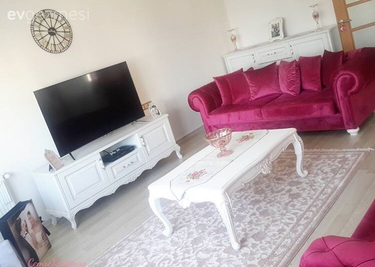 Cemre hanımın sade ve şık evi..