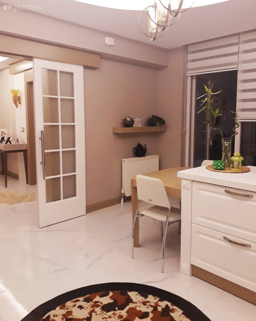 Bu evde ahşap detaylar tüm oyunu değiştiriyor. Sakinleştirici ve şık bir dekorasyon!