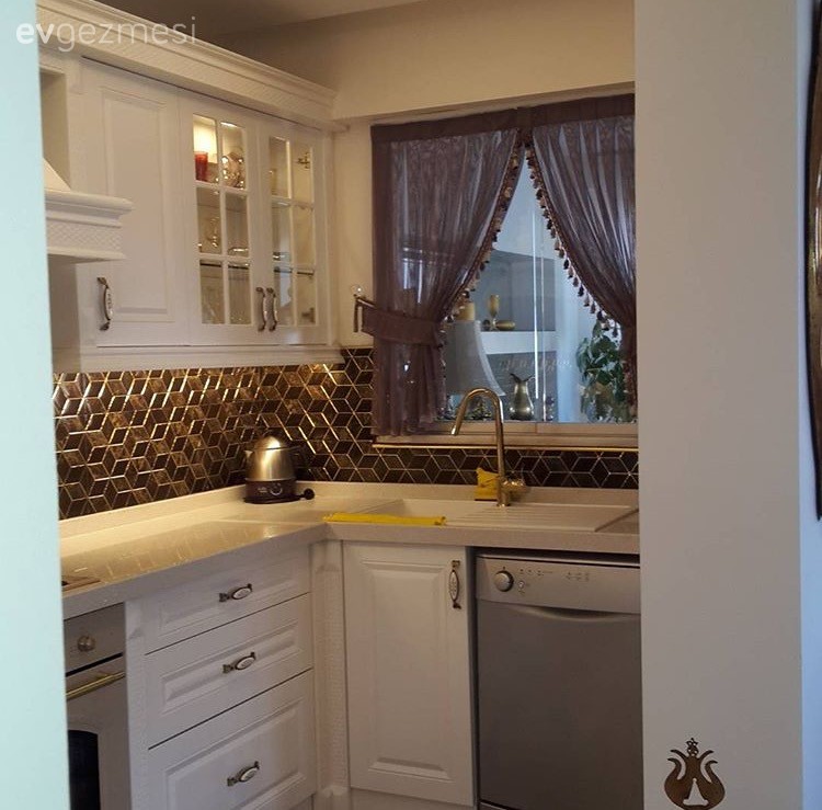 Klasiğin zamansız şıklığı: Merve hanımın yeni evinden kareler..