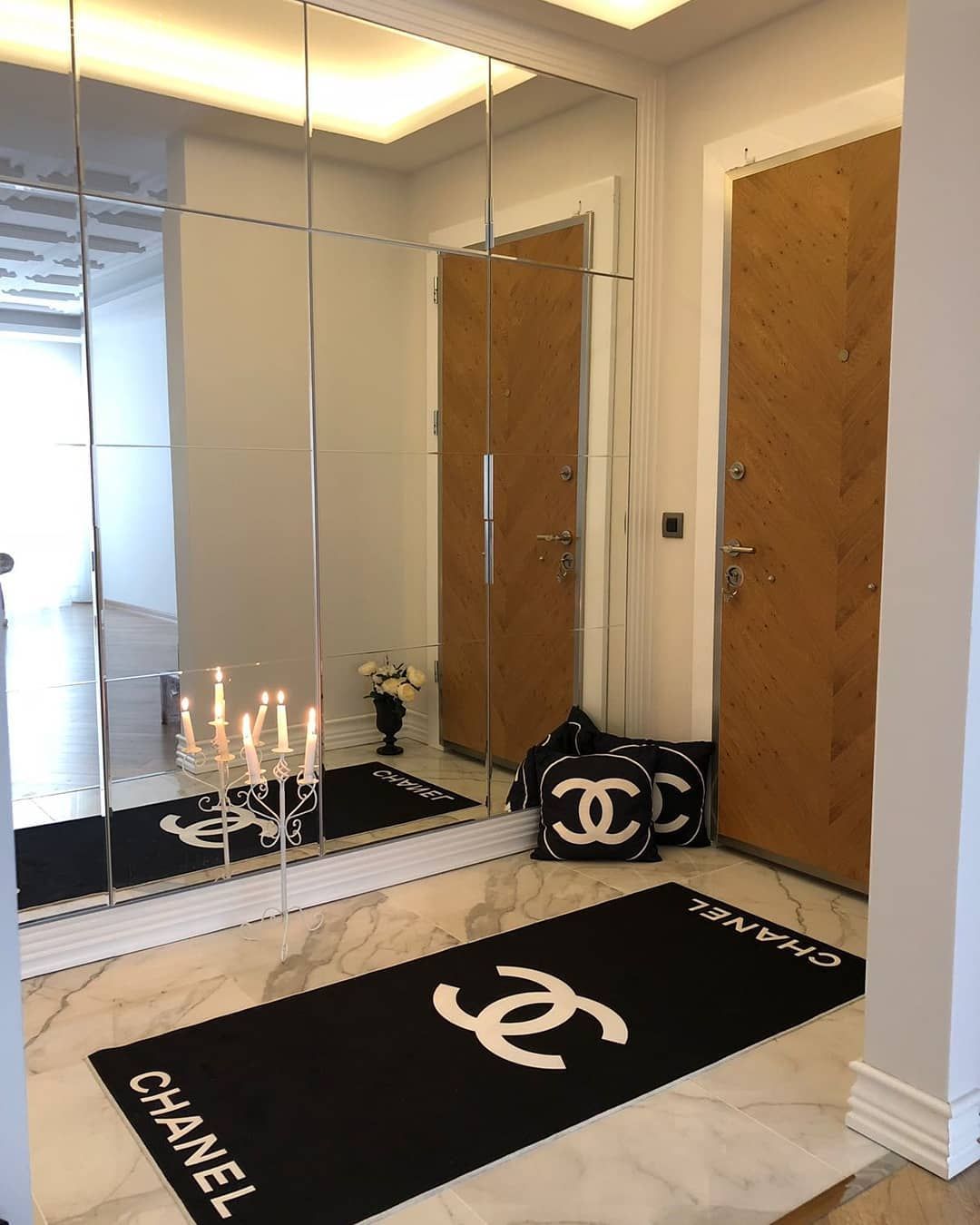 Aynalı mobilya, Antre, Halı