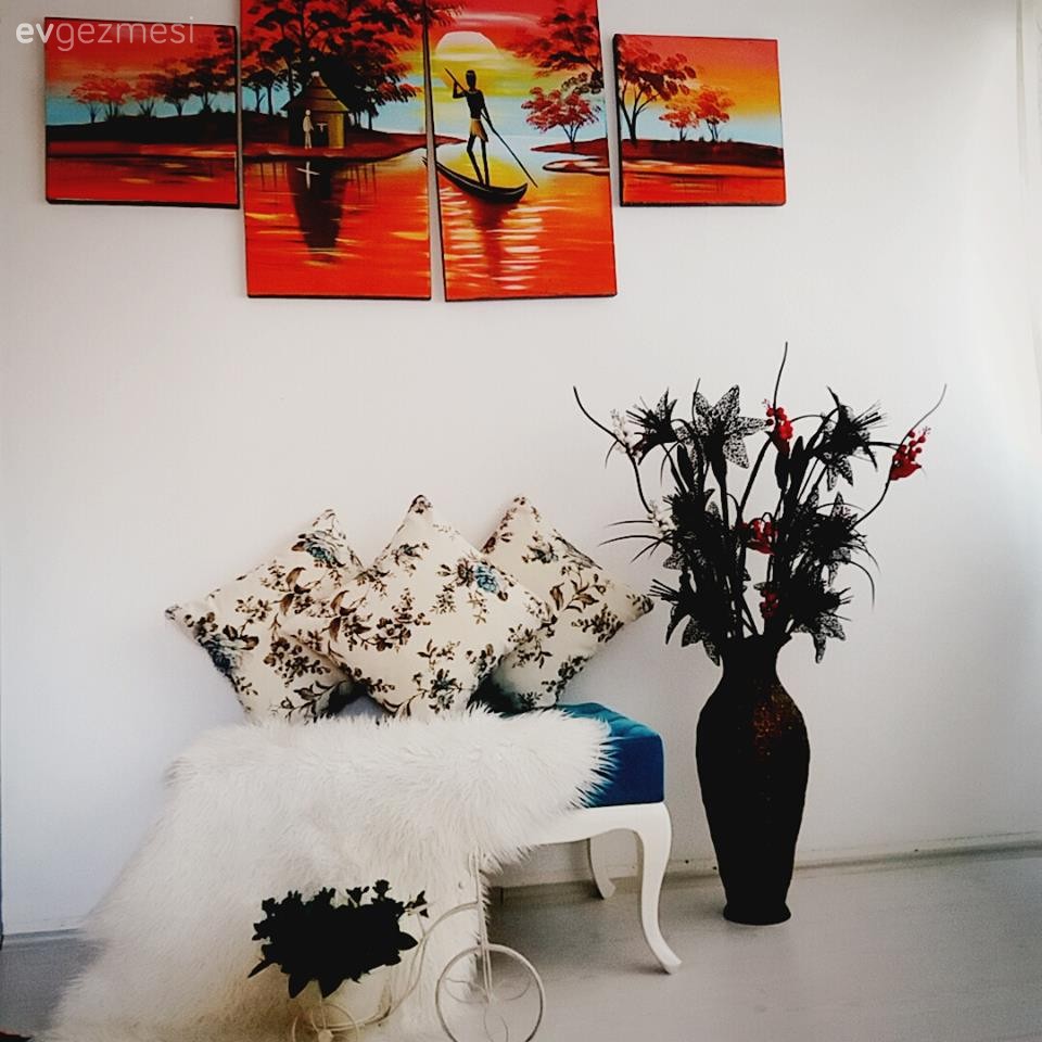 Medine hanımın maviye, sıcak dokunuşlar kattığı enerjik evi..