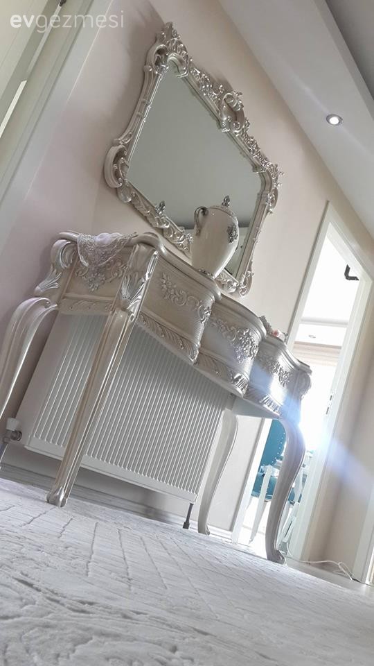 Ecenur hanımın klasik stilde, şık ve keyifli evi..