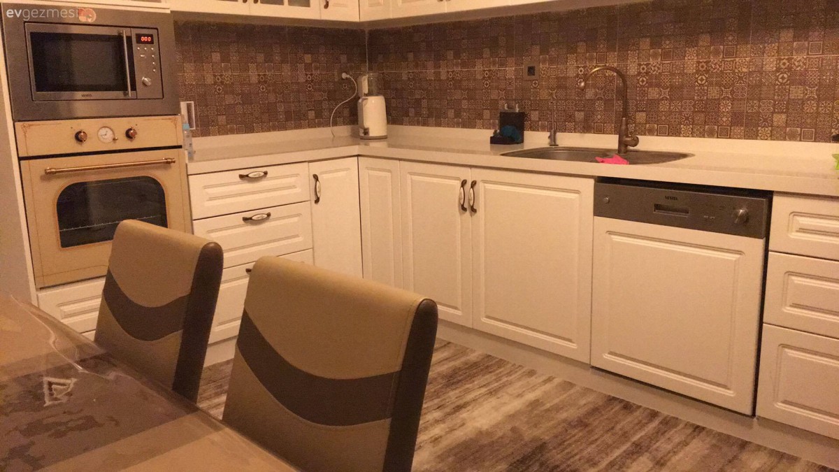 Beyaz mutfak, Country mutfak, Halı, Mutfak