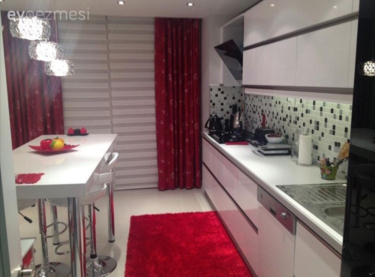 Aydınlatma, Beyaz mutfak, Fon perde, Kırmızı, Mutfak, Perde