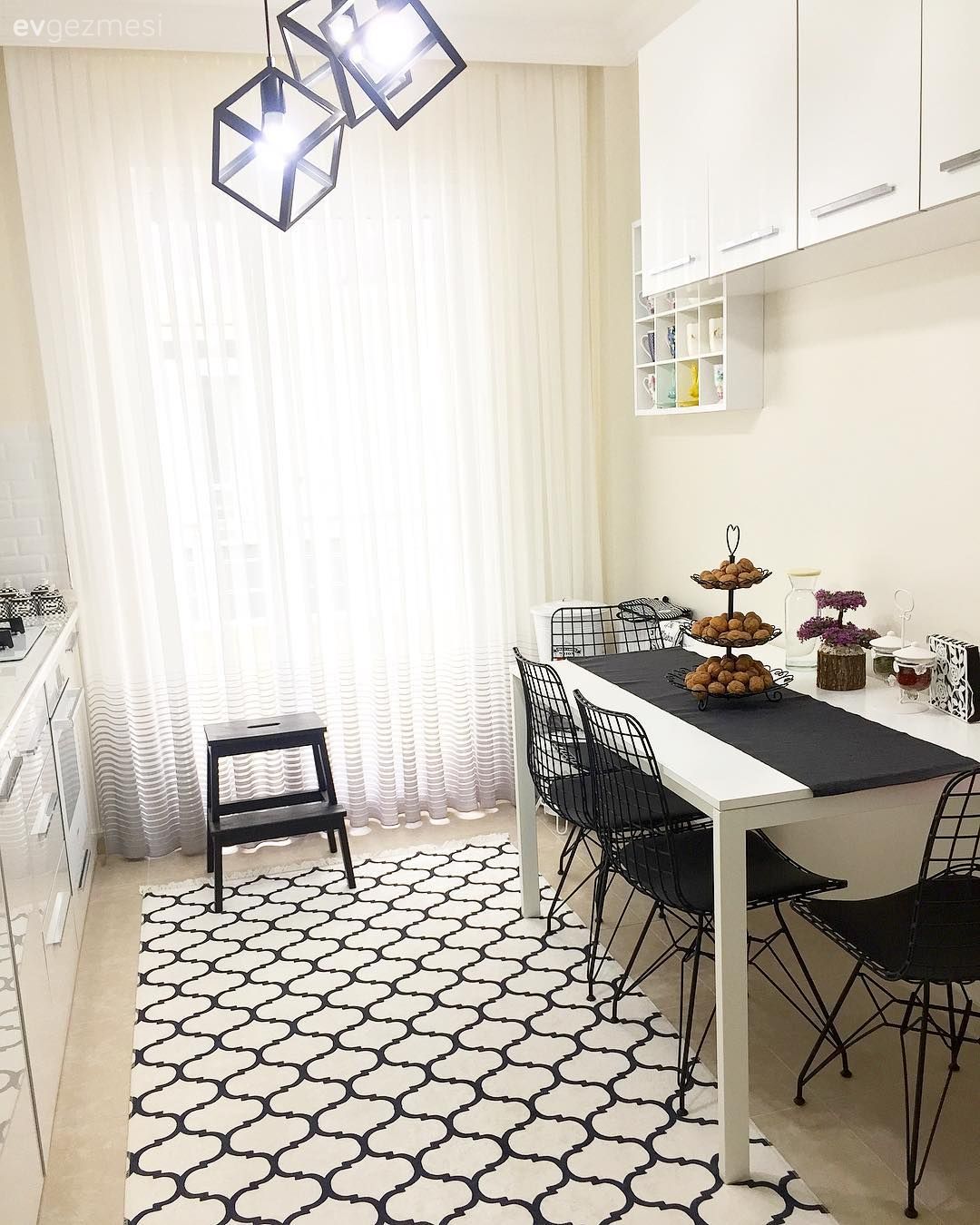 Bu Dubleks Evde Estetik Kadar Kullanışlılık da Ön Planda.