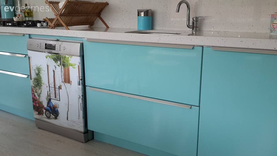 İlknur hanımın deniz esintili modern mutfağı..