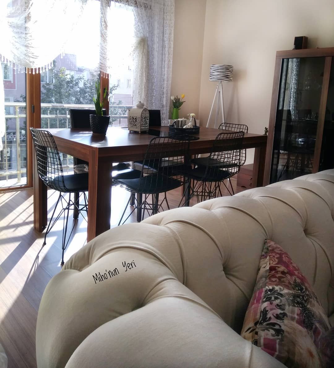 Bu evde hayat var! Neşeli, renkli ve bolca kişiselleştirilmiş bir dekor..