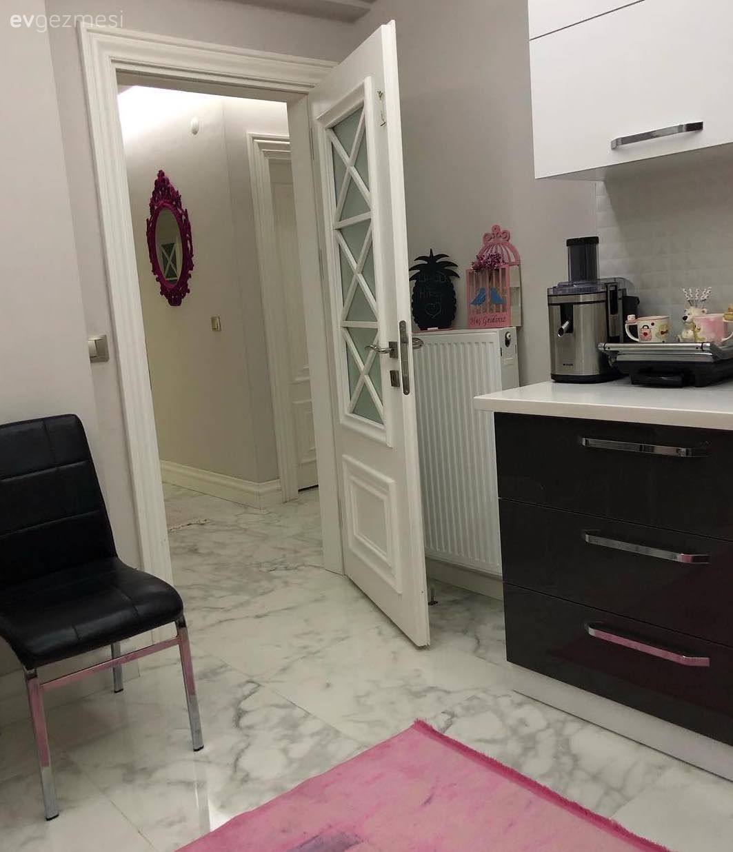 Mutfak, Modern mutfak, Çıtalı cam kapı