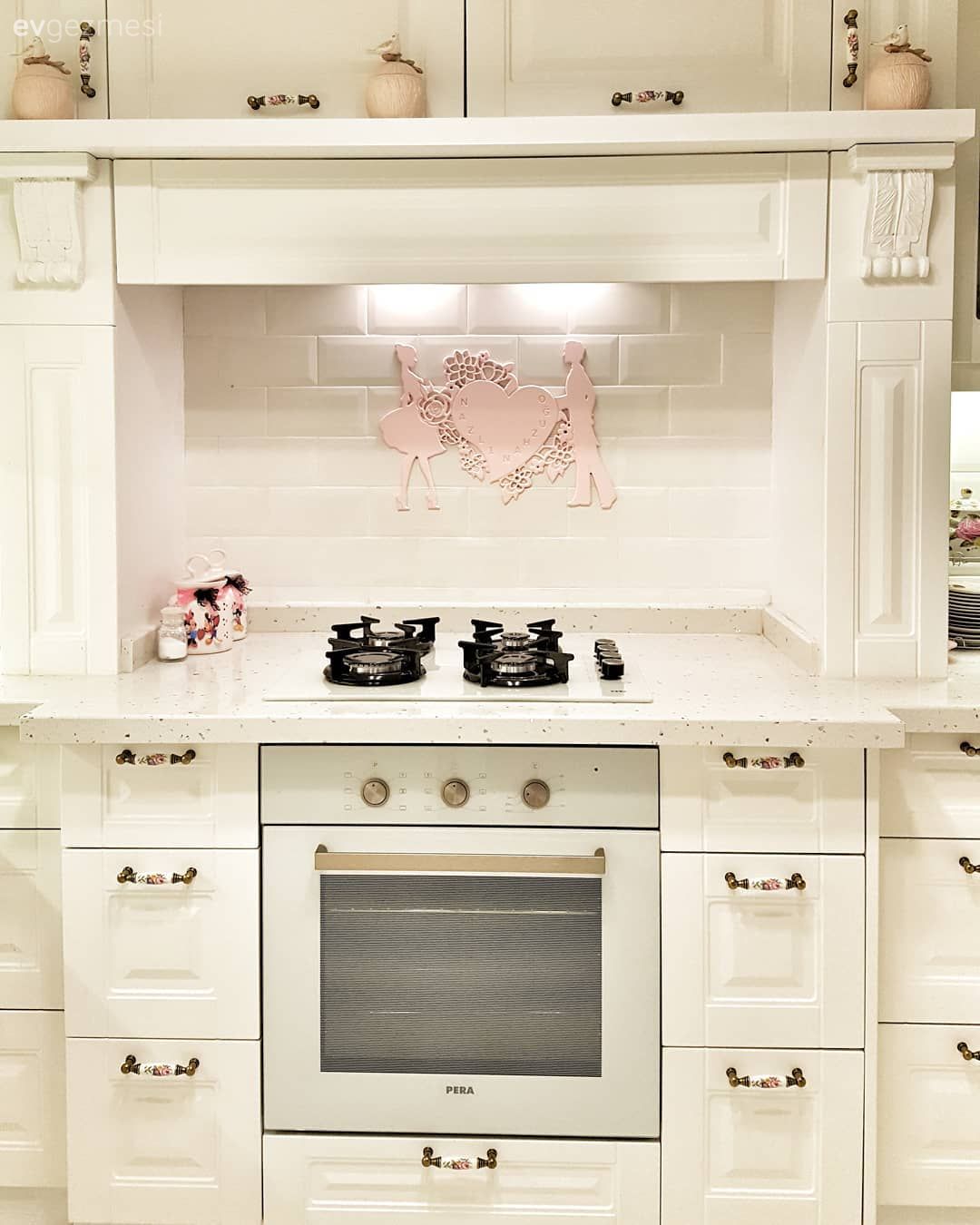 Nazlı hanımın harika tasarımlara ev sahipliği yapan, nostaljik evi..