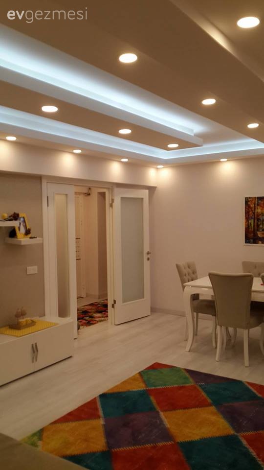 Gülay hanımın sarı ile dinamizm kazanan konforlu evi..