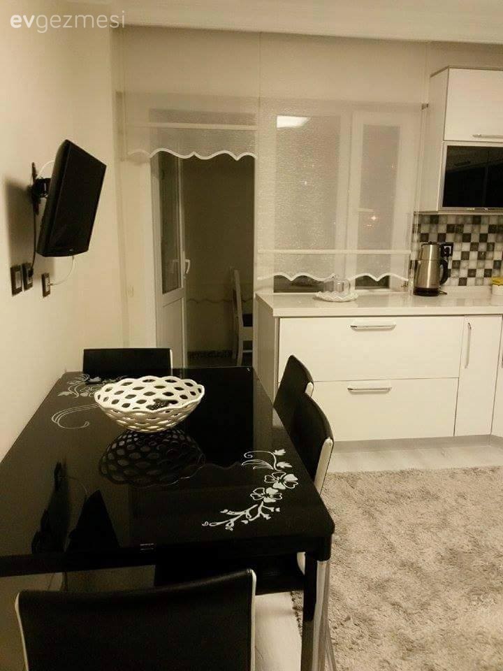 14 sene sonra yenilenen bu evin yeni dekoru konforlu ve uyumlu..