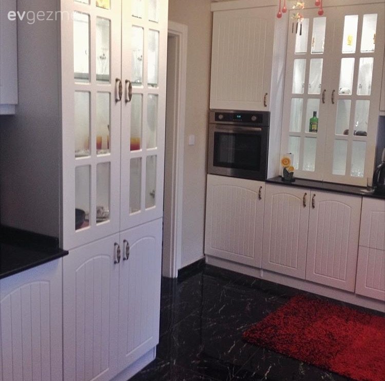 Beyaz mutfak, Country mutfak, Kırmızı, Mutfak, Siyah- Beyaz