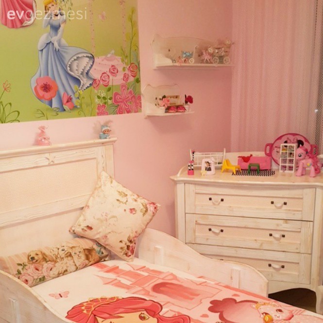 Beyhan hanımın pastel pembe, mavi ve yeşillerle country stil evi.