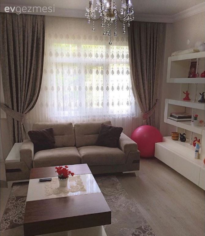 Duygu hanımın nötr renklerin hakimiyetinde konforlu ve dingin evi..